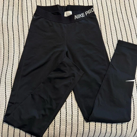 Nike Pro Black Leggings - Picture 2 of 3